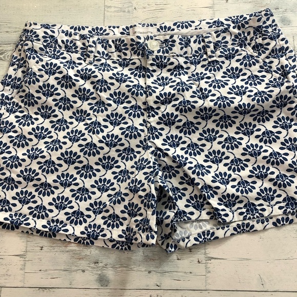 Liz Claiborne Pants - Liz Claiborne White and Blue Patterned Shorts